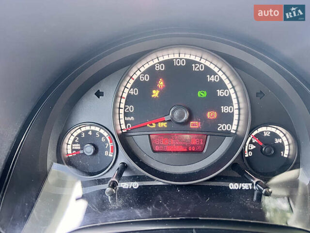 Фольксваген Ап 2013 в Киеве на Automoto.ua Красный Фольксваген Ап, объемом двигателя 1 л и пробегом 90 тыс. км за 8500 $, фото 14 на Automoto.ua