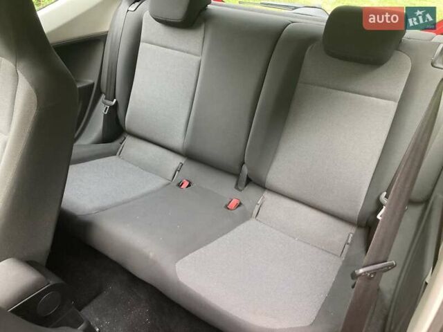 Фольксваген Ап 2013 в Львове на Automoto.ua Красный Фольксваген Ап, объемом двигателя 1 л и пробегом 135 тыс. км за 8183 $, фото 27 на Automoto.ua