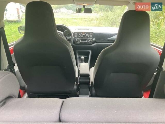 Фольксваген Ап 2013 в Львове на Automoto.ua Красный Фольксваген Ап, объемом двигателя 1 л и пробегом 135 тыс. км за 8183 $, фото 32 на Automoto.ua