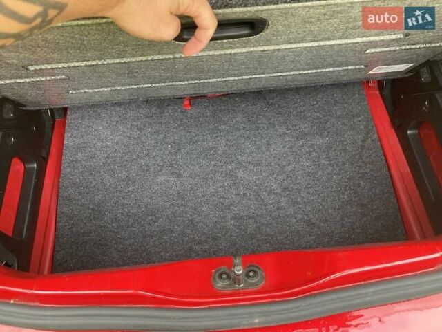 Фольксваген Ап 2013 в Львове на Automoto.ua Красный Фольксваген Ап, объемом двигателя 1 л и пробегом 135 тыс. км за 8183 $, фото 31 на Automoto.ua