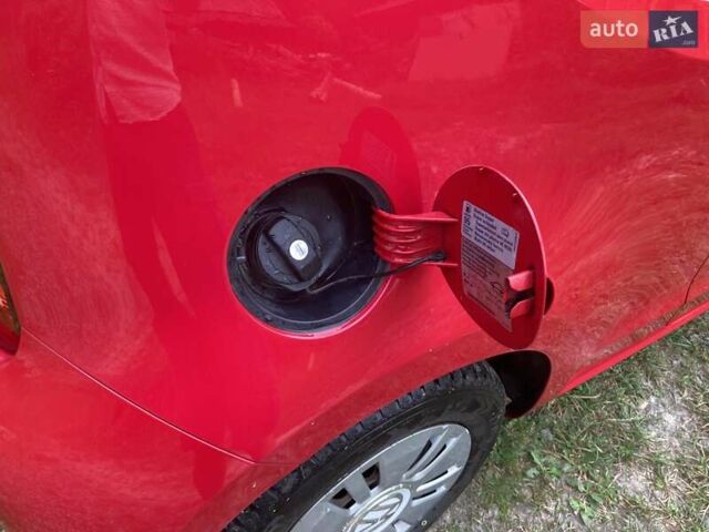 Фольксваген Ап 2013 в Львове на Automoto.ua Красный Фольксваген Ап, объемом двигателя 1 л и пробегом 135 тыс. км за 8183 $, фото 34 на Automoto.ua