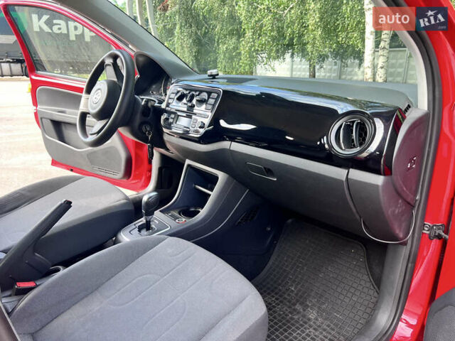 Фольксваген Ап 2013 в Киеве на Automoto.ua Красный Фольксваген Ап, объемом двигателя 1 л и пробегом 90 тыс. км за 8500 $, фото 9 на Automoto.ua