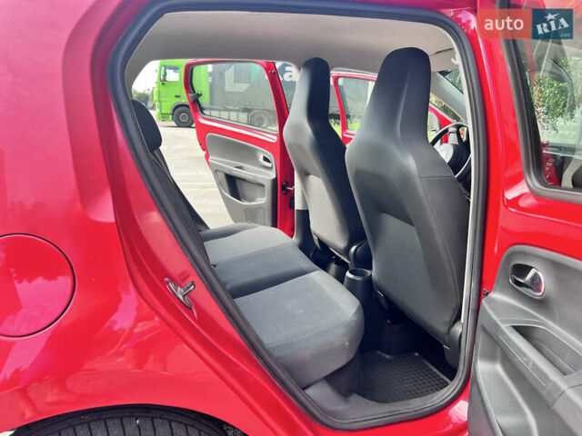 Фольксваген Ап 2013 в Киеве на Automoto.ua Красный Фольксваген Ап, объемом двигателя 1 л и пробегом 90 тыс. км за 8500 $, фото 10 на Automoto.ua