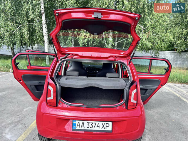 Фольксваген Ап 2013 в Киеве на Automoto.ua Красный Фольксваген Ап, объемом двигателя 1 л и пробегом 90 тыс. км за 8500 $, фото 6 на Automoto.ua