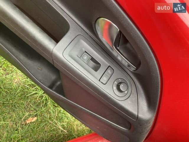 Фольксваген Ап 2013 в Львове на Automoto.ua Красный Фольксваген Ап, объемом двигателя 1 л и пробегом 135 тыс. км за 8183 $, фото 28 на Automoto.ua