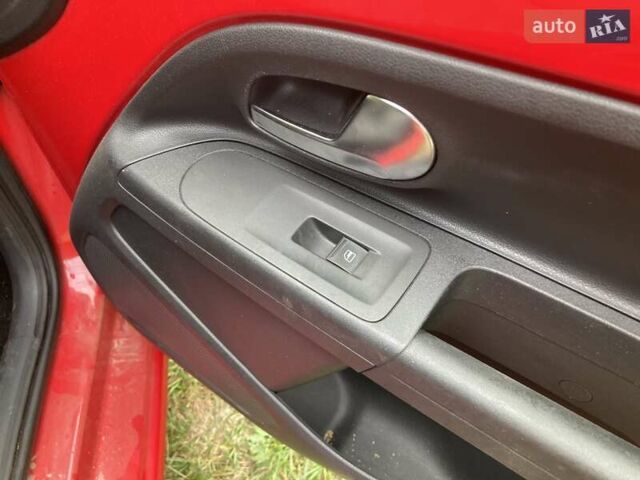 Фольксваген Ап 2013 в Львове на Automoto.ua Красный Фольксваген Ап, объемом двигателя 1 л и пробегом 135 тыс. км за 8183 $, фото 35 на Automoto.ua