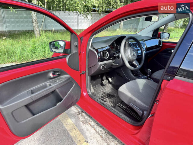 Фольксваген Ап 2013 в Киеве на Automoto.ua Красный Фольксваген Ап, объемом двигателя 1 л и пробегом 90 тыс. км за 8500 $, фото 7 на Automoto.ua