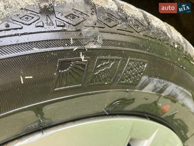 Фольксваген Ап 2013 в Львове на Automoto.ua Красный Фольксваген Ап, объемом двигателя 1 л и пробегом 135 тыс. км за 8183 $, фото 13 на Automoto.ua