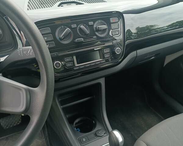 Фольксваген Ап, объемом двигателя 1 л и пробегом 161 тыс. км за 7200 $, фото 9 на Automoto.ua