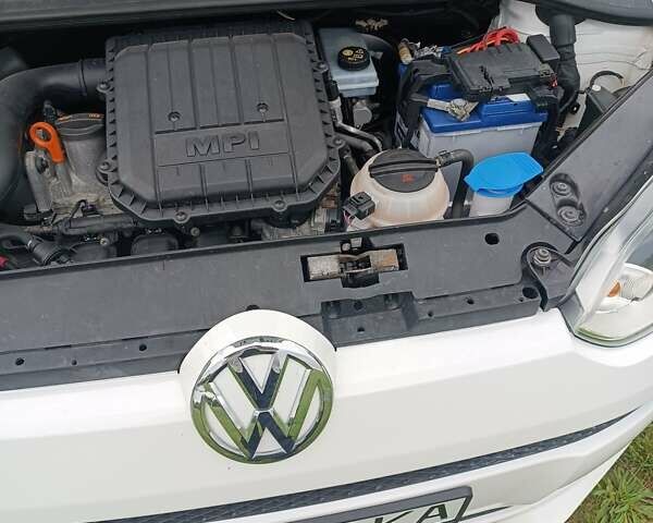 Фольксваген Ап, объемом двигателя 1 л и пробегом 161 тыс. км за 7200 $, фото 19 на Automoto.ua