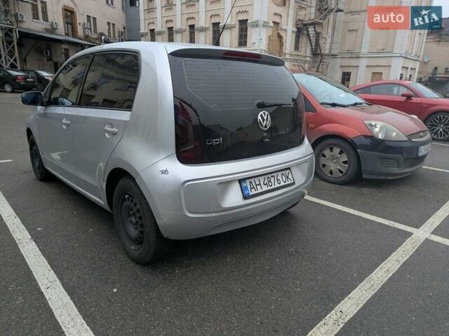 Серый Фольксваген Ап, объемом двигателя 1 л и пробегом 108 тыс. км за 7700 $, фото 3 на Automoto.ua
