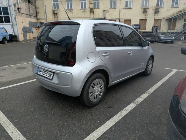 Серый Фольксваген Ап, объемом двигателя 1 л и пробегом 108 тыс. км за 7700 $, фото 5 на Automoto.ua
