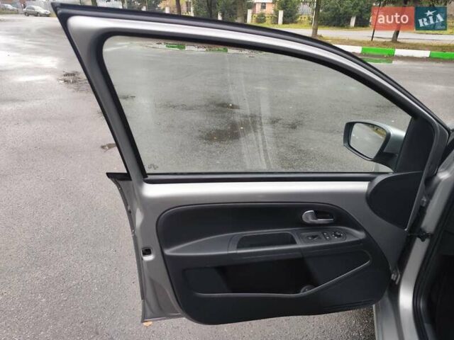 Серый Фольксваген Ап, объемом двигателя 1 л и пробегом 151 тыс. км за 6250 $, фото 26 на Automoto.ua