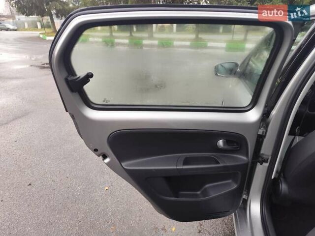 Серый Фольксваген Ап, объемом двигателя 1 л и пробегом 151 тыс. км за 6250 $, фото 30 на Automoto.ua