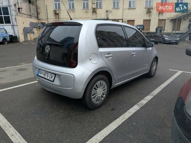 Серый Фольксваген Ап, объемом двигателя 1 л и пробегом 108 тыс. км за 7700 $, фото 4 на Automoto.ua