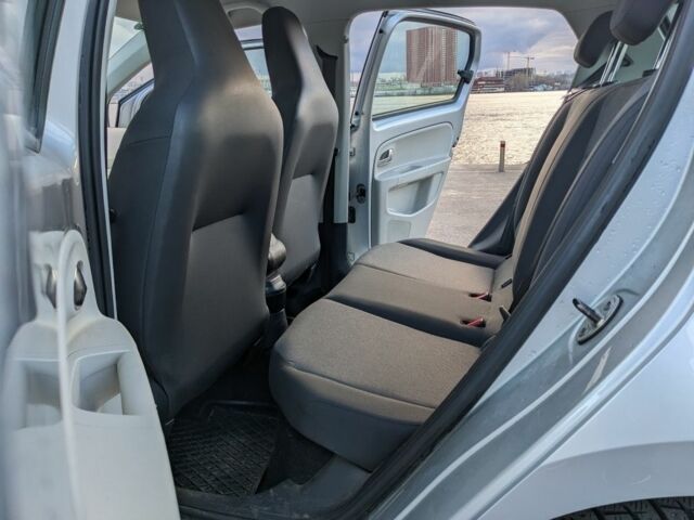 Серый Фольксваген Ап, объемом двигателя 1 л и пробегом 108 тыс. км за 7700 $, фото 2 на Automoto.ua