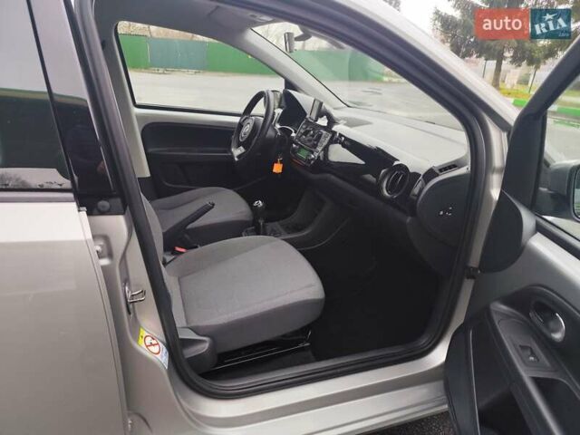 Серый Фольксваген Ап, объемом двигателя 1 л и пробегом 151 тыс. км за 6250 $, фото 39 на Automoto.ua