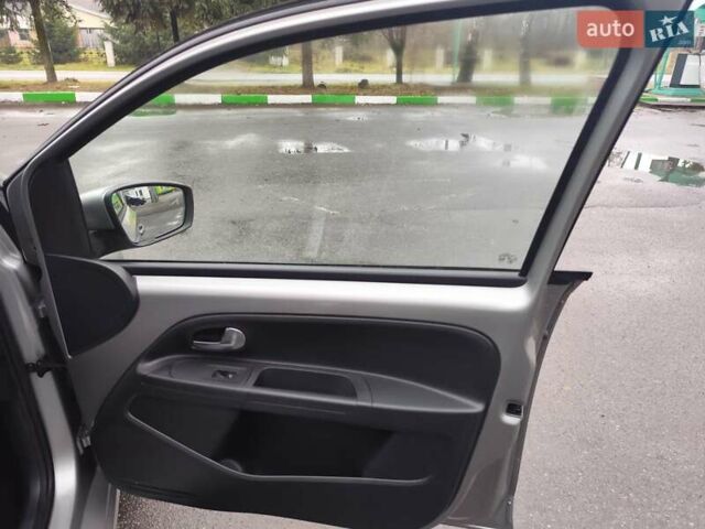 Серый Фольксваген Ап, объемом двигателя 1 л и пробегом 151 тыс. км за 6250 $, фото 42 на Automoto.ua