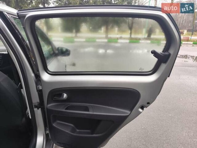 Серый Фольксваген Ап, объемом двигателя 1 л и пробегом 151 тыс. км за 6250 $, фото 37 на Automoto.ua