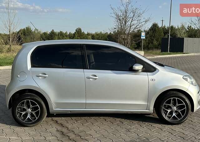 Серый Фольксваген Ап, объемом двигателя 1 л и пробегом 142 тыс. км за 6900 $, фото 3 на Automoto.ua