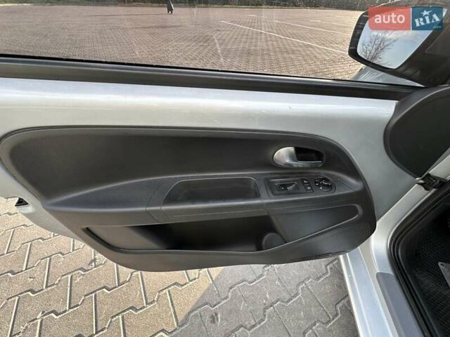 Серый Фольксваген Ап, объемом двигателя 1 л и пробегом 142 тыс. км за 6900 $, фото 9 на Automoto.ua