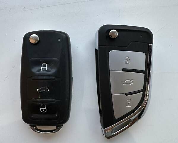 Серый Фольксваген Ап, объемом двигателя 1 л и пробегом 142 тыс. км за 6900 $, фото 35 на Automoto.ua