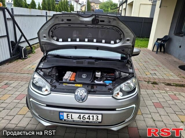 Серый Фольксваген Ап, объемом двигателя 0.11 л и пробегом 120 тыс. км за 6100 $, фото 4 на Automoto.ua