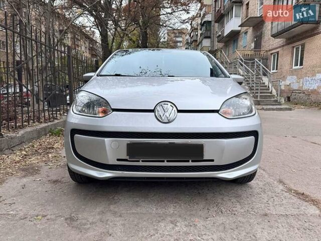 Серый Фольксваген Ап, объемом двигателя 1 л и пробегом 150 тыс. км за 7000 $, фото 1 на Automoto.ua