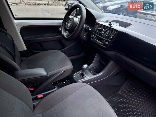 Серый Фольксваген Ап, объемом двигателя 1 л и пробегом 150 тыс. км за 7000 $, фото 14 на Automoto.ua