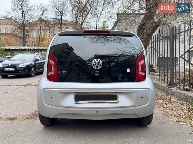 Серый Фольксваген Ап, объемом двигателя 1 л и пробегом 150 тыс. км за 7000 $, фото 4 на Automoto.ua