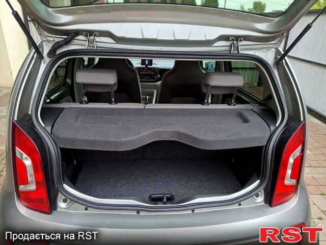 Серый Фольксваген Ап, объемом двигателя 0.11 л и пробегом 120 тыс. км за 6100 $, фото 3 на Automoto.ua