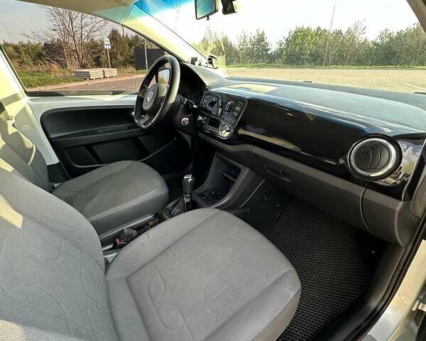 Серый Фольксваген Ап, объемом двигателя 1 л и пробегом 142 тыс. км за 6900 $, фото 16 на Automoto.ua