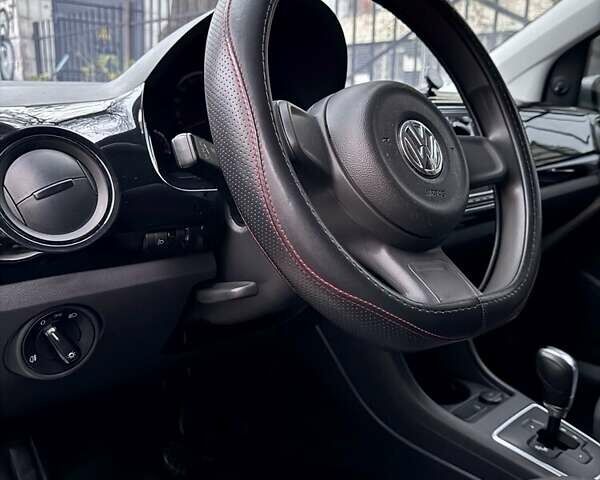 Серый Фольксваген Ап, объемом двигателя 1 л и пробегом 150 тыс. км за 7000 $, фото 17 на Automoto.ua