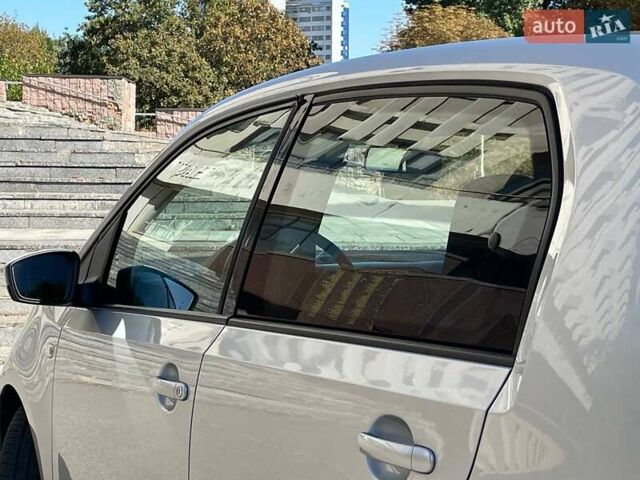 Серый Фольксваген Ап, объемом двигателя 1 л и пробегом 169 тыс. км за 8500 $, фото 12 на Automoto.ua