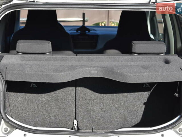 Сірий Фольксваген Ап, об'ємом двигуна 0 л та пробігом 100 тис. км за 10900 $, фото 46 на Automoto.ua