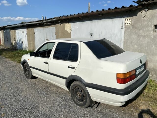 Белый Фольксваген Венто, объемом двигателя 1.8 л и пробегом 250 тыс. км за 1799 $, фото 1 на Automoto.ua