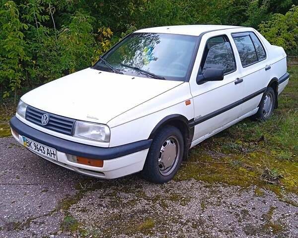 Белый Фольксваген Венто, объемом двигателя 1.8 л и пробегом 218 тыс. км за 1700 $, фото 5 на Automoto.ua