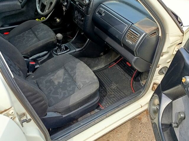 Білий Фольксваген Венто, об'ємом двигуна 1.9 л та пробігом 290 тис. км за 2000 $, фото 6 на Automoto.ua