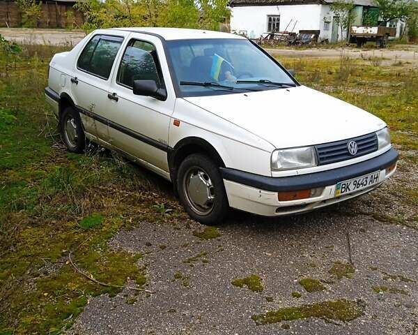 Белый Фольксваген Венто, объемом двигателя 1.8 л и пробегом 218 тыс. км за 1700 $, фото 6 на Automoto.ua