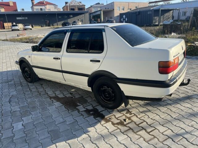 Белый Фольксваген Венто, объемом двигателя 1.8 л и пробегом 310 тыс. км за 1200 $, фото 2 на Automoto.ua