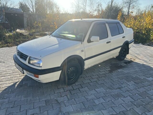 Белый Фольксваген Венто, объемом двигателя 1.8 л и пробегом 310 тыс. км за 1200 $, фото 7 на Automoto.ua