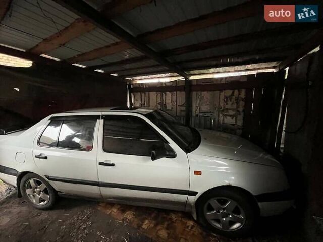 Белый Фольксваген Венто, объемом двигателя 1.78 л и пробегом 380 тыс. км за 2500 $, фото 2 на Automoto.ua