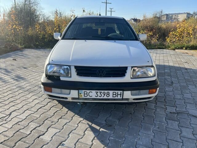 Белый Фольксваген Венто, объемом двигателя 1.8 л и пробегом 310 тыс. км за 1200 $, фото 6 на Automoto.ua