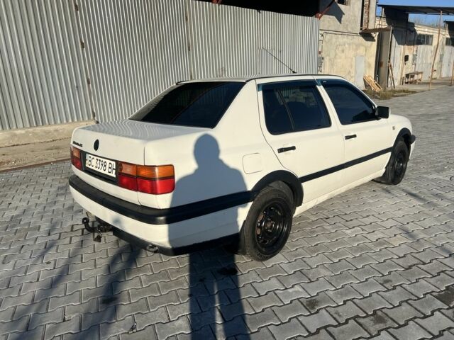 Белый Фольксваген Венто, объемом двигателя 1.8 л и пробегом 310 тыс. км за 1200 $, фото 4 на Automoto.ua