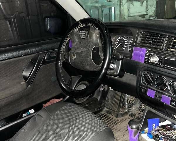 Белый Фольксваген Венто, объемом двигателя 1.78 л и пробегом 380 тыс. км за 2500 $, фото 4 на Automoto.ua