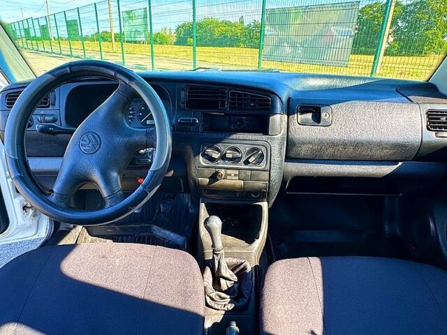 Белый Фольксваген Венто, объемом двигателя 1.8 л и пробегом 350 тыс. км за 2950 $, фото 5 на Automoto.ua