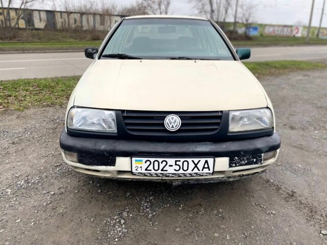 Белый Фольксваген Венто, объемом двигателя 1.9 л и пробегом 250 тыс. км за 1400 $, фото 1 на Automoto.ua