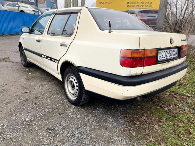 Белый Фольксваген Венто, объемом двигателя 1.9 л и пробегом 250 тыс. км за 1400 $, фото 4 на Automoto.ua