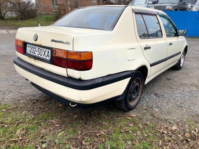 Белый Фольксваген Венто, объемом двигателя 1.9 л и пробегом 250 тыс. км за 1400 $, фото 3 на Automoto.ua