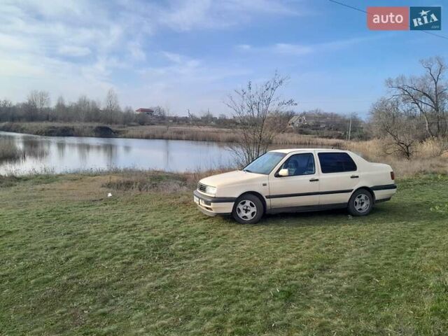 Бежевый Фольксваген Венто, объемом двигателя 1.9 л и пробегом 200 тыс. км за 2400 $, фото 22 на Automoto.ua